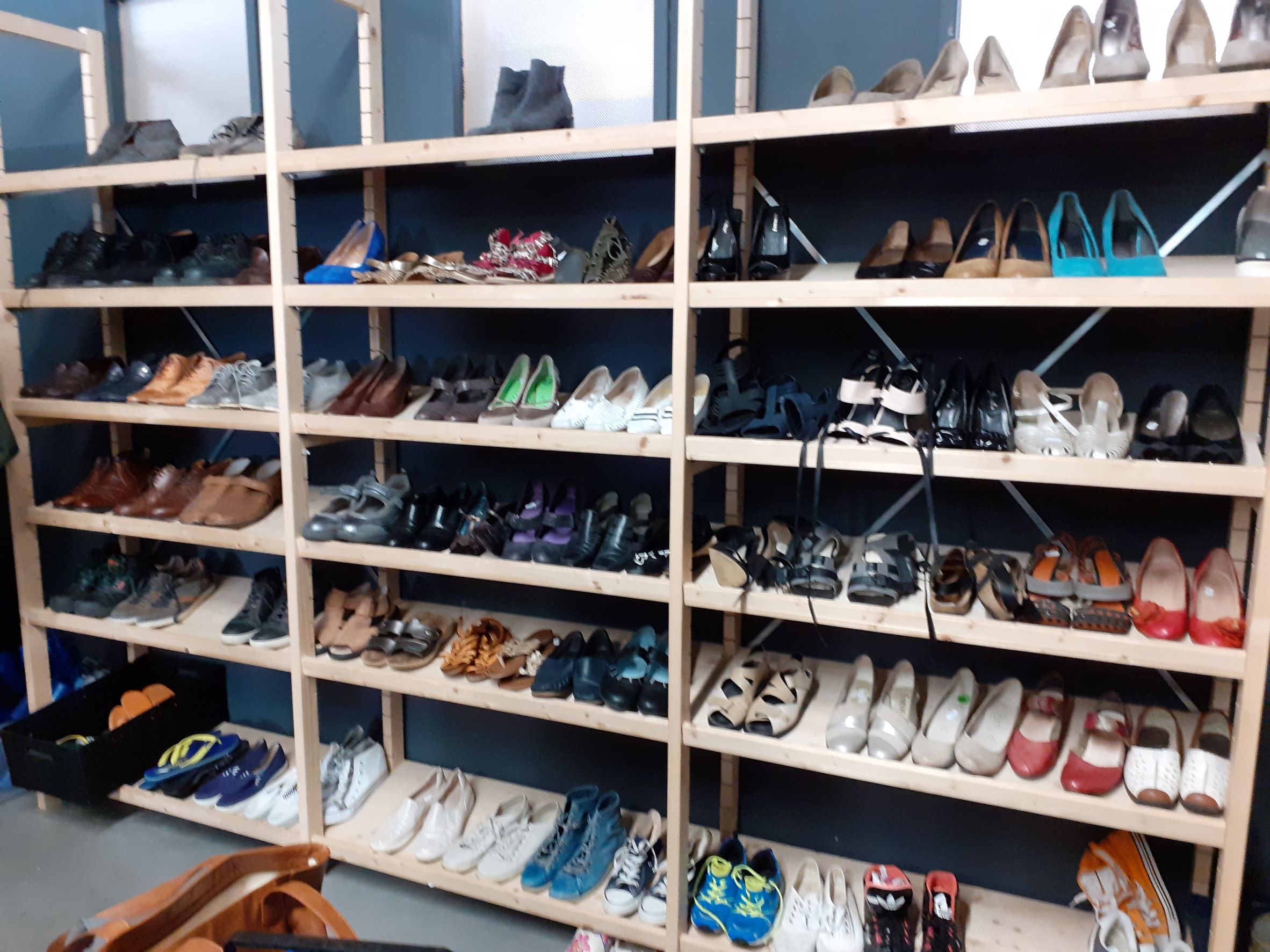 Vrijwillig Sorteerder afdeling Schoenen en Tassen