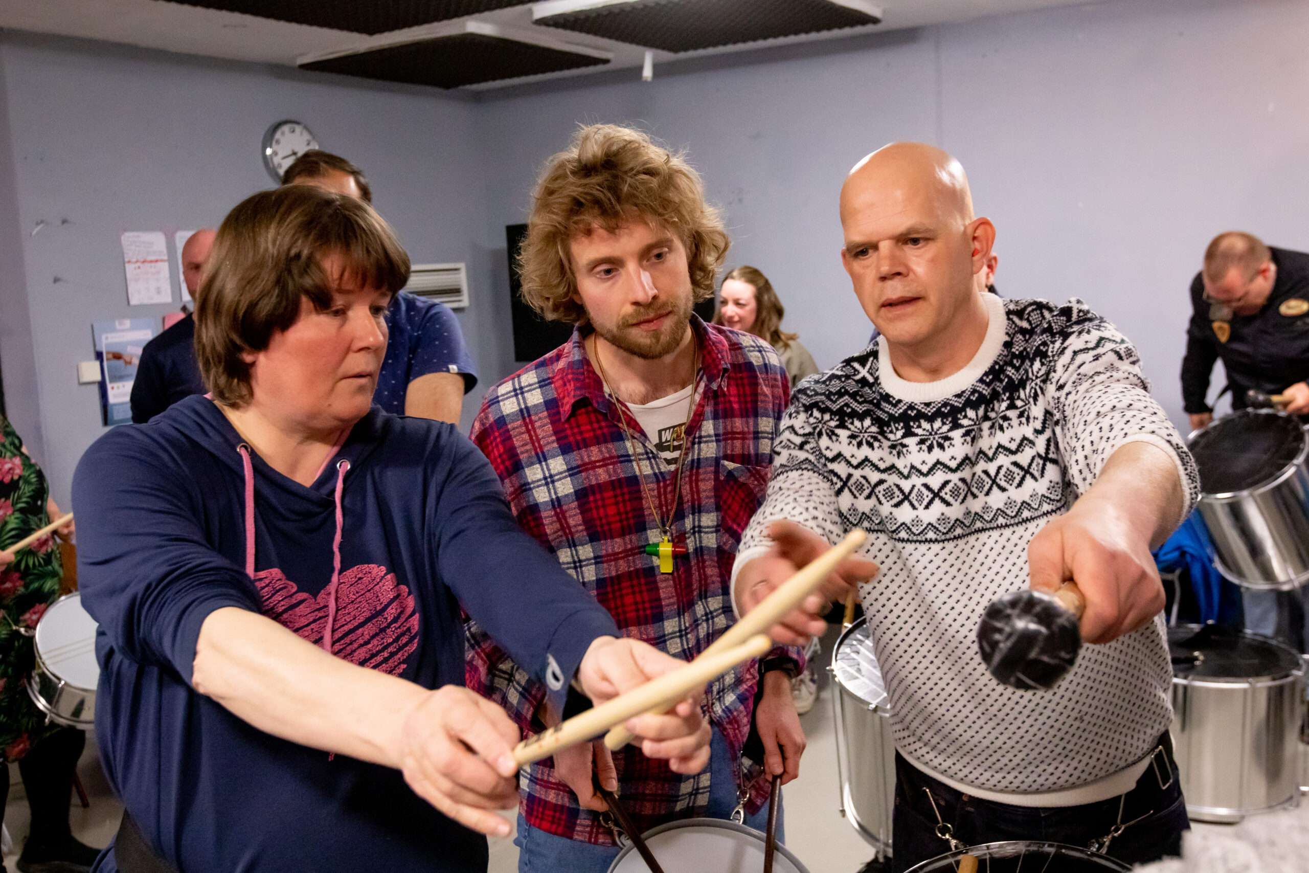 Slagwerker voor community project Heechterp-Schieringen