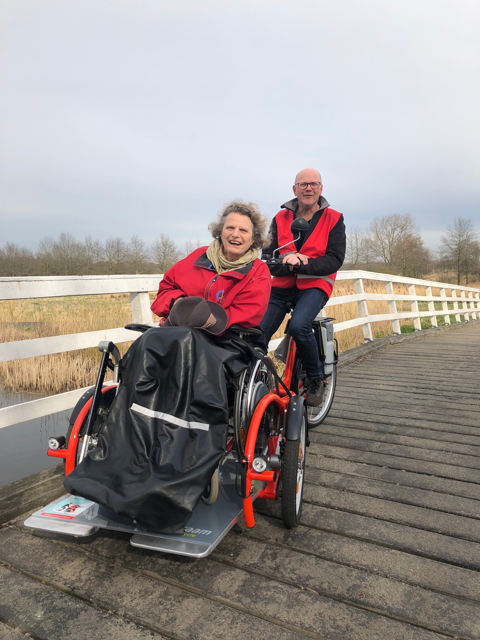 Rolstoelfiets bestuurder