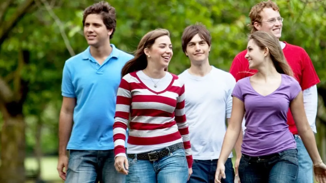 Do you enjoy walking together and have a bond with young people with disabilities? Then we are looking for you!