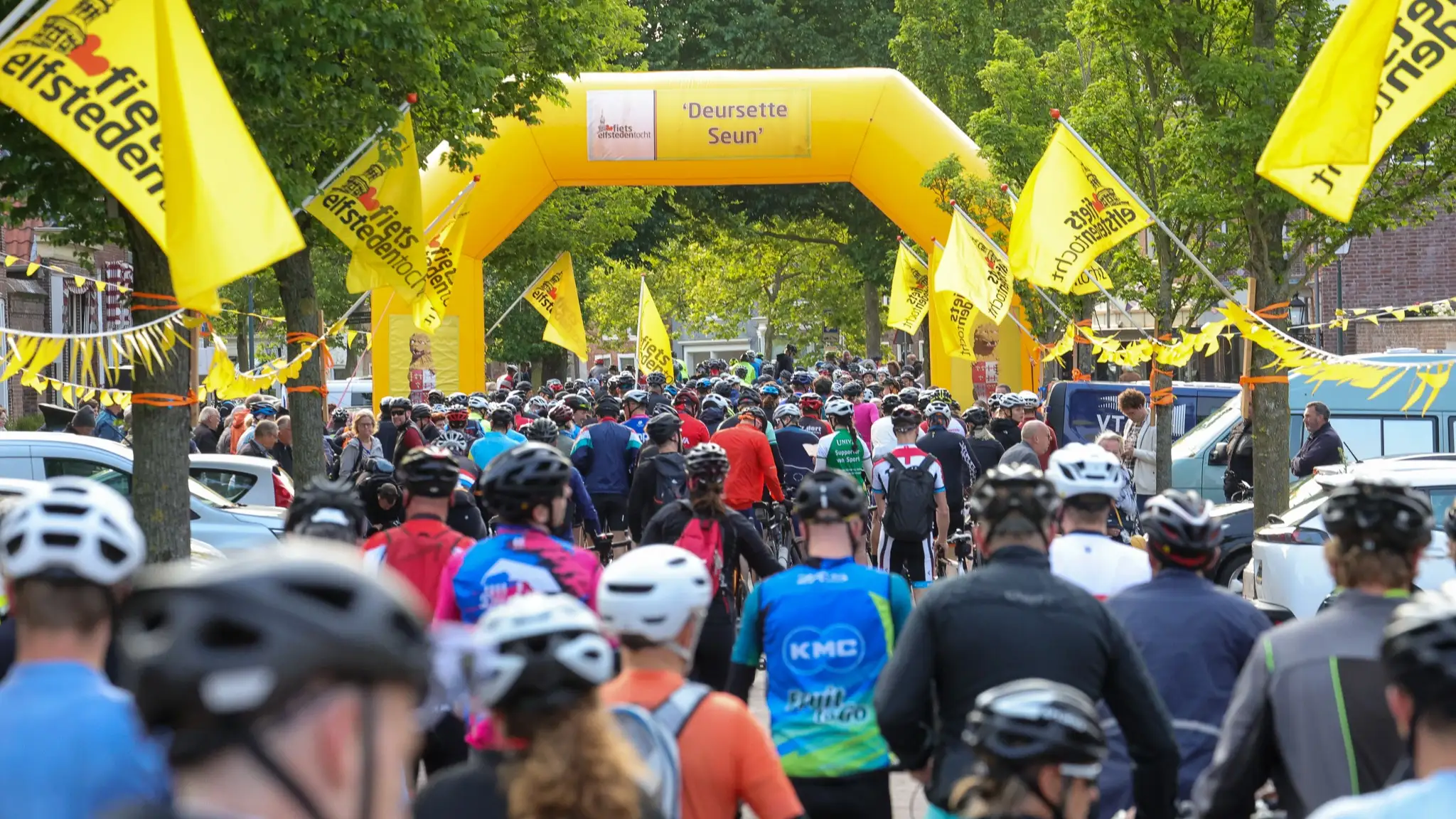 Verkeersregelaar Fietselfstedentocht 